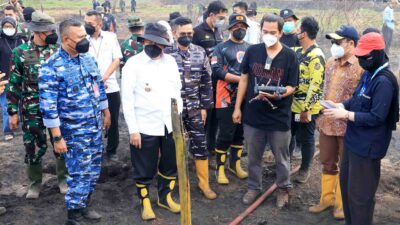 Gunakan Cairan Khusus, Metode Undercooling Dikerahkan; Gubernur, Danlanud, dan Forkopimda Kalsel Bersinergi di Titik Api Atasi Karhutla