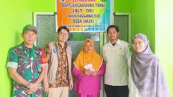 Pastikan Bantuan Tepat Sasaran, Babinsa Koramil 0908-02/Muara Badak Hadir Dampingi Penyaluran BLT-DD