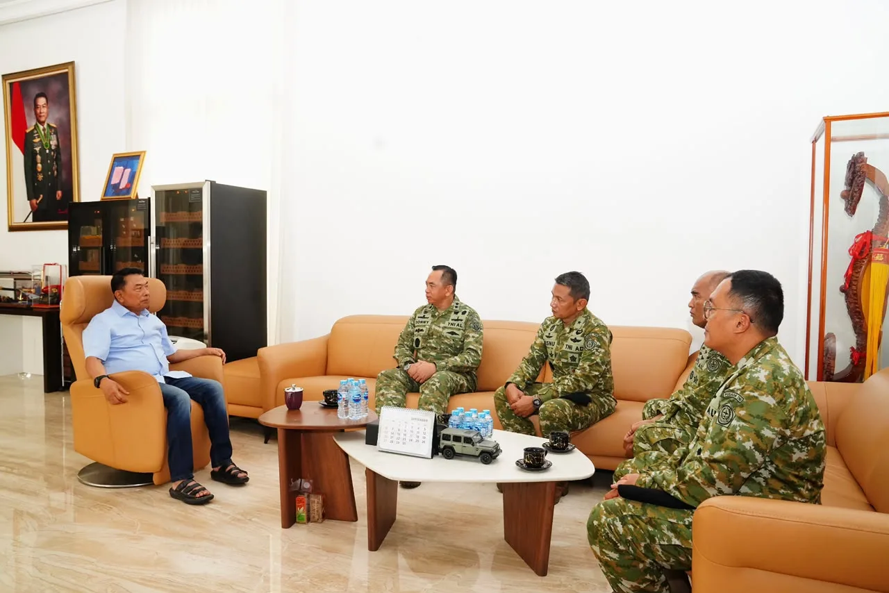 Silaturahmi Penuh Jelang HUT TNI, Jenderal TNI (Purn) Moeldoko Ingatkan tentang Profesionalisme Prajurit Silaturahmi Penuh Jelang HUT TNI, Jenderal TNI (Purn) Moeldoko Ingatkan tentang Profesionalisme Prajurit