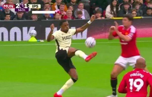 Analisis Keputusan VAR dalam Gol Harry Maguire