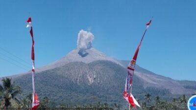 Gunung Lewotobi Laki-Laki Erupsi Kembali