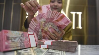 Analisis Tren Nilai Tukar Rupiah dan Faktor yang Mempengaruhi Analisis Tren Nilai Tukar Rupiah dan Faktor yang Mempengaruhi