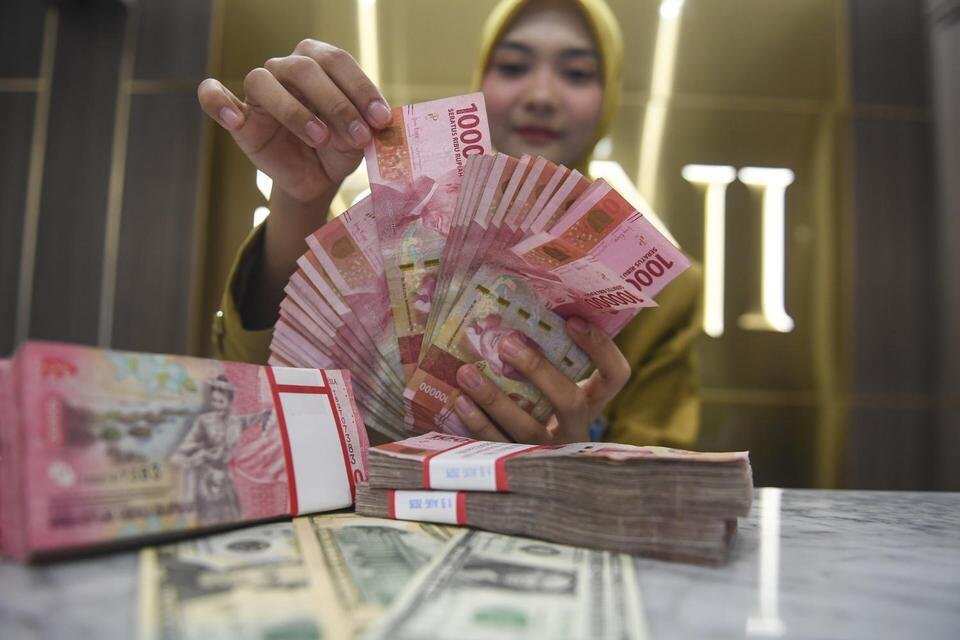 Analisis Tren Nilai Tukar Rupiah dan Faktor yang Mempengaruhi Analisis Tren Nilai Tukar Rupiah dan Faktor yang Mempengaruhi