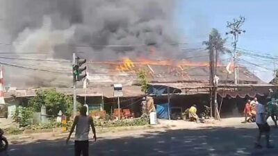 Kebakaran Melanda Asrama TNI Mattoanging di Makassar
