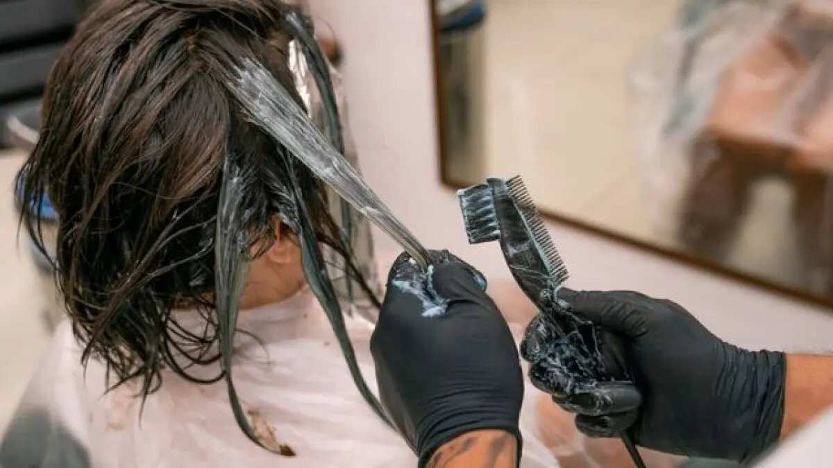Metode Aman untuk Menghapus Bekas Cat Rambut di Kulit