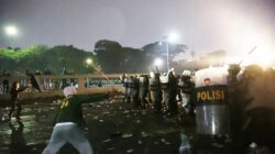 Pelajar Tertangkap Ayah Sendiri Saat Demonstrasi