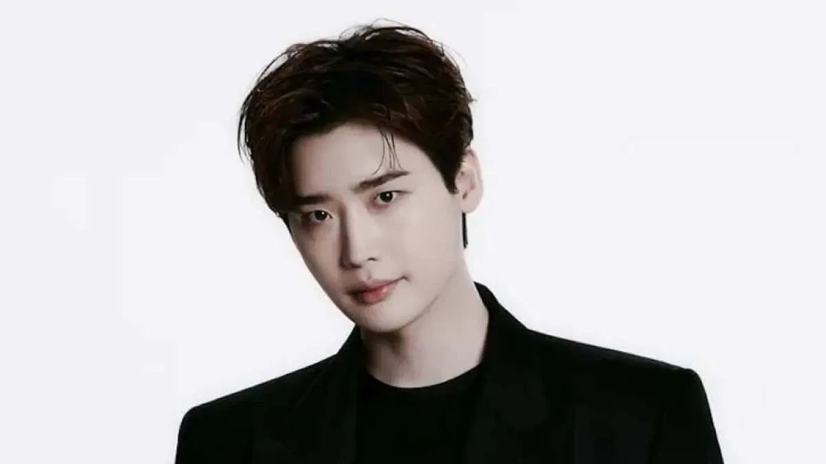 Keputusan Mundur Lee Jong Suk dari Drama ‘Iseop’s Romance’