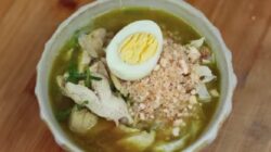 Membuat Soto Ayam Khas Lamongan di Rumah