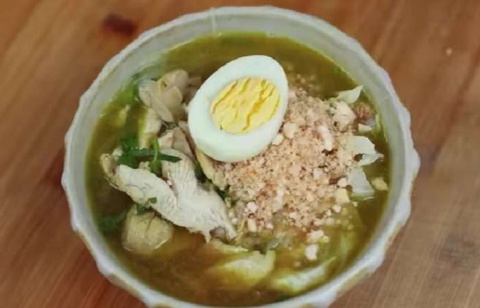 Membuat Soto Ayam Khas Lamongan di Rumah