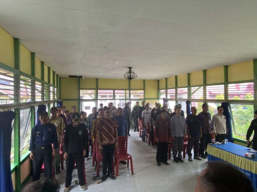 Bantuan Sosial TNI dalam Pencegahan Karhutla di Sambas