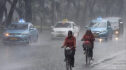 Cuaca Hari Ini: Hujan Ringan hingga Petir Menghampiri Beberapa Kota di Indonesia