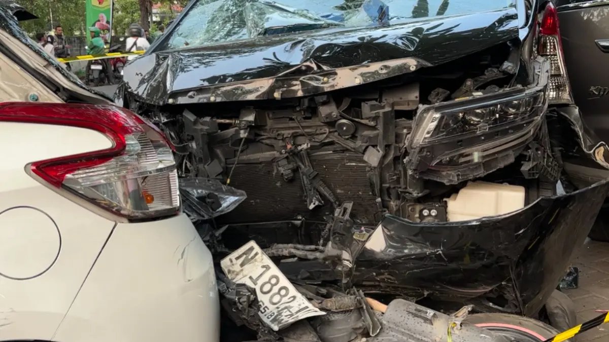 Penyelidikan Terhadap Kecelakaan Akibat Sopir Alphard yang Tabrak Banyak Kendaraan di Surabaya
