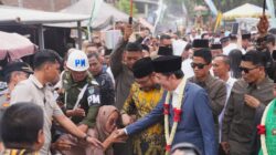 Keberadaan Jokowi di Acara Khitanan yang Meriah di Cirebon