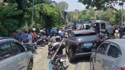 Kemacetan Parah di Jalan Raya KSU setelah Evakuasi Kendaraan Elf