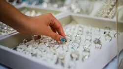 Penurunan Harga Emas Perhiasan 24 Karat di Indonesia