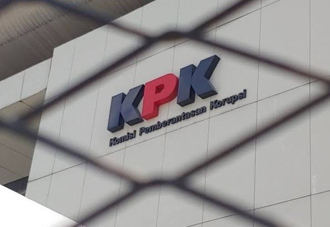 Penggerebekan KPK: Uang Hasil Korupsi Ditemukan Dalam Operasi di Jabodetabek