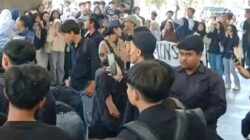 Demo Mahasiswa UINSA Tuntut Pembatalan Pelantikan Rektor