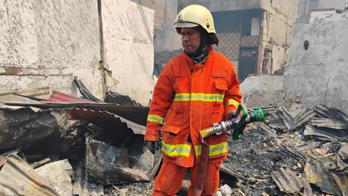 Peran Relawan Pemadam Kebakaran di Jakarta Saat Krisis Kebakaran Musim Kemarau