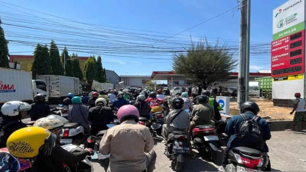 Antrean Panjang di SPBU Makassar: Penyebab dan Dampaknya