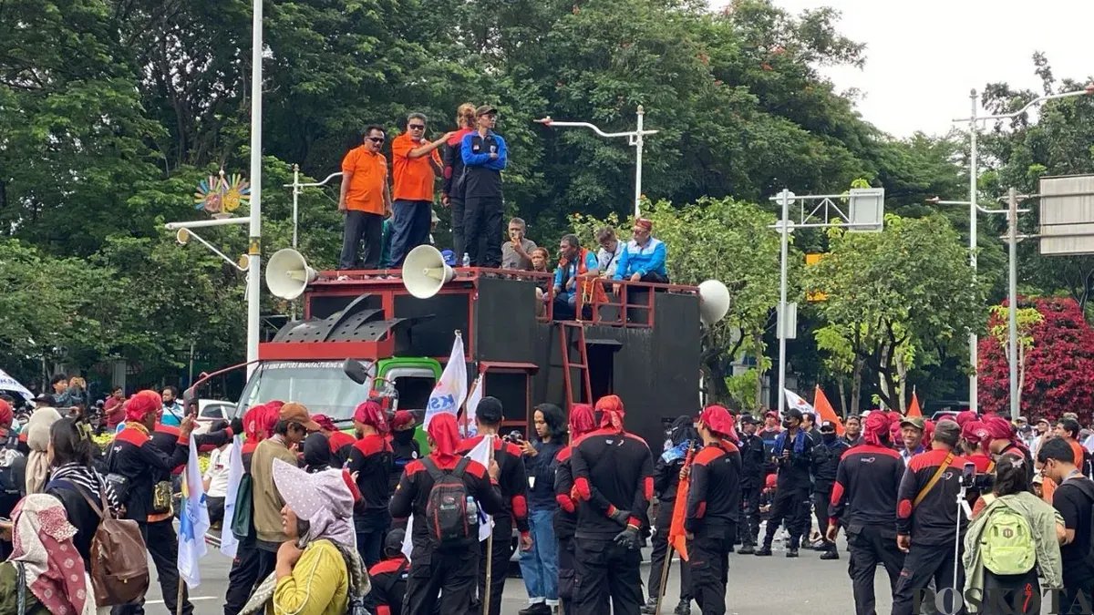 Demo Buruh Hari Ini di Jakarta: Rute dan Dampaknya Demo Buruh Hari Ini di Jakarta: Rute dan Dampaknya