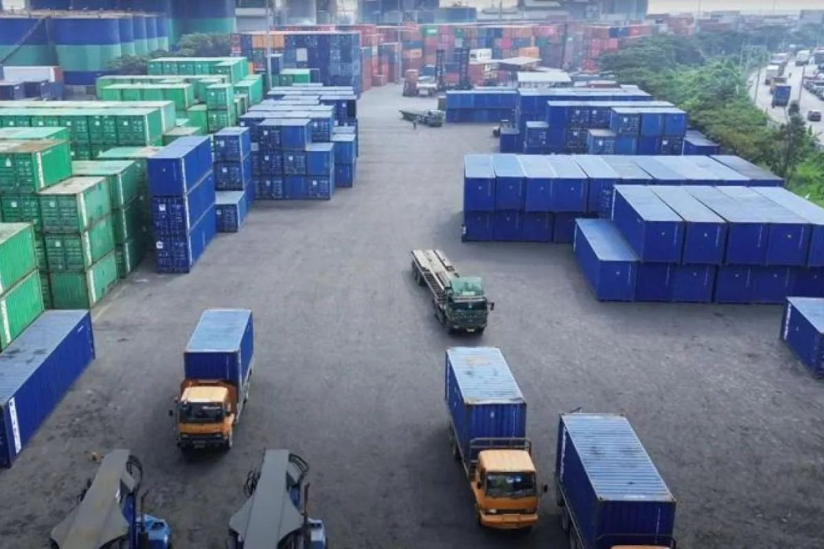Usulan Pengembangan Platform Adhara untuk Memperkuat Sistem Logistik Indonesia Usulan Pengembangan Platform Adhara untuk Memperkuat Sistem Logistik Indonesia