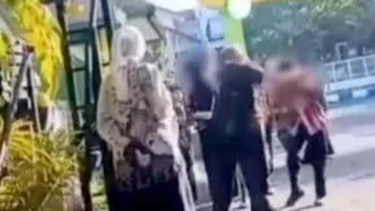 Aksi Solidaritas Siswa Tuntut Pertanggungjawaban Kepala Sekolah Aksi Solidaritas Siswa Tuntut Pertanggungjawaban Kepala Sekolah