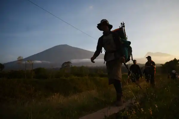 Penutupan Jalur Pendakian Gunung Rinjani Akibat Kebakaran Hutan