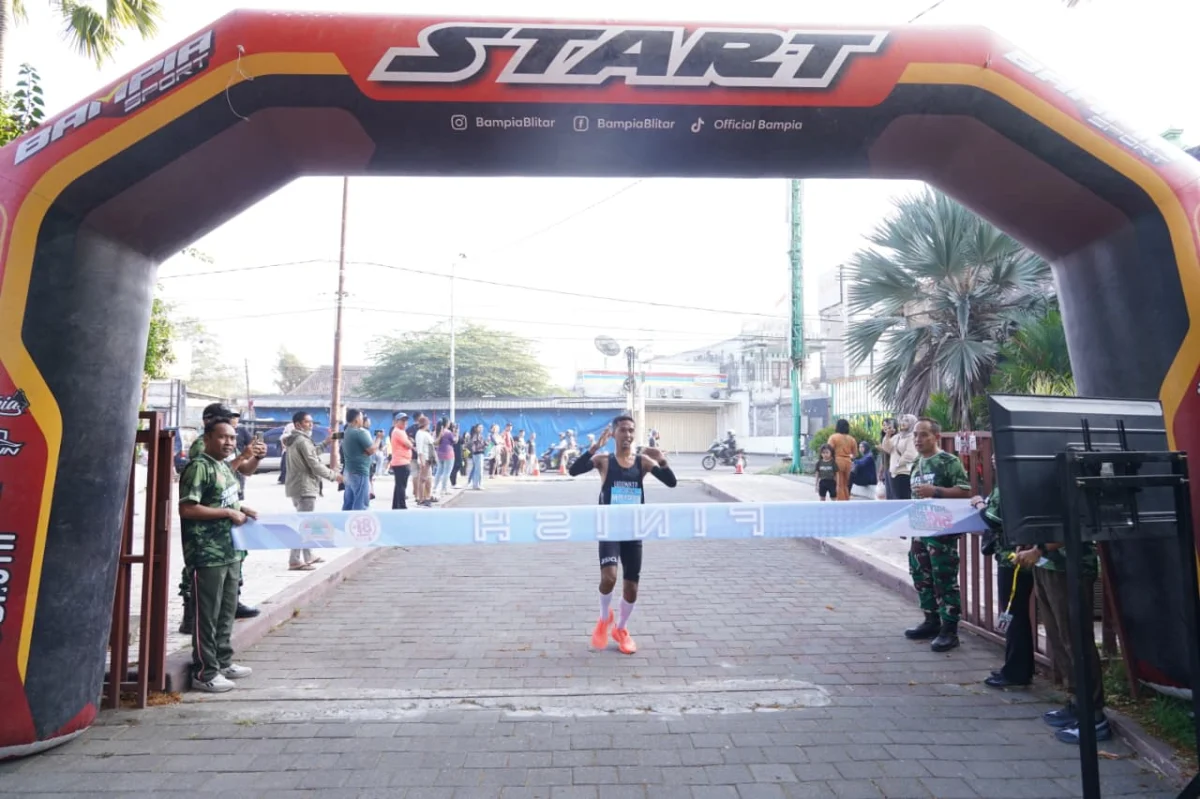 Semarakkan HUT TNI Ke-81, Koramil 0808/03 Kanigoro Gelar Fun Run 5K Bersama Masyarakat