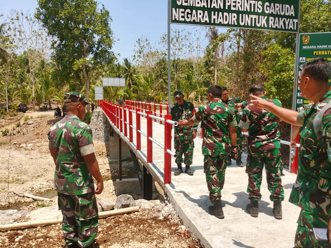 Tim Wasrik Itdam V/Brawijaya Tinjau Proyek Pembangunan Jembatan Di Wilayah Kodim 0808/Blitar