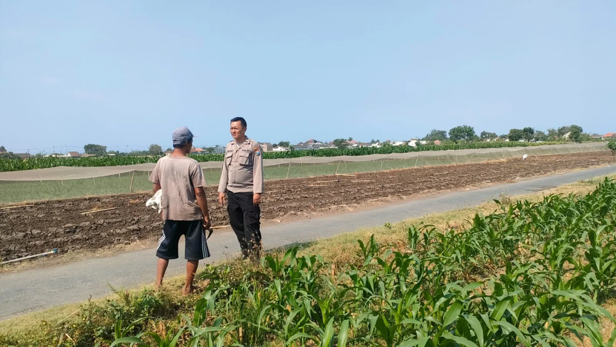 Polisi Sambangi Petani di Sumbertaman Probolinggo, Bahas Ketahanan Pangan