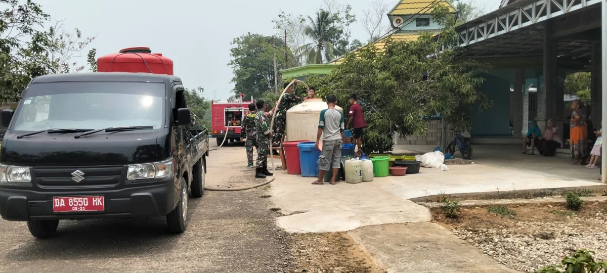 Kodim 1008/Tabalong Kembali Salurkan Air Bersih, Dua Tangki Water Supply TNI AD Dikerahkan ke Kambitin Raya