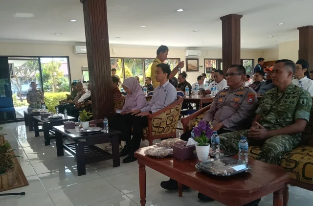 Asah Profesionalisme Wartawan, Danramil Paiton Hadiri UKW PWI Probolinggo Raya Angkatan 60