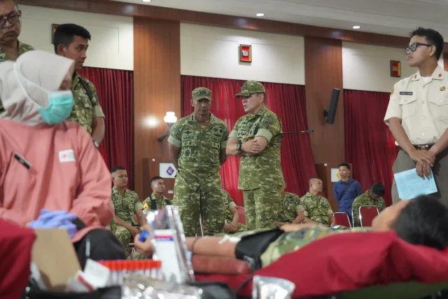 Gubernur Akmil Pimpin Donor Darah dalam Rangka HUT ke-69 Akademi Militer