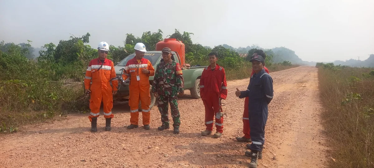 Cegah Kebakaran Hutan dan Lahan, Babinsa Koramil 0908-03/Anggana Bersama Relawan Gelar Patroli