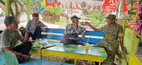 Melalui Komsos, Babinsa Koramil 0908-02/Muara Badak Jalin Silaturahmi dengan Warga Binaan