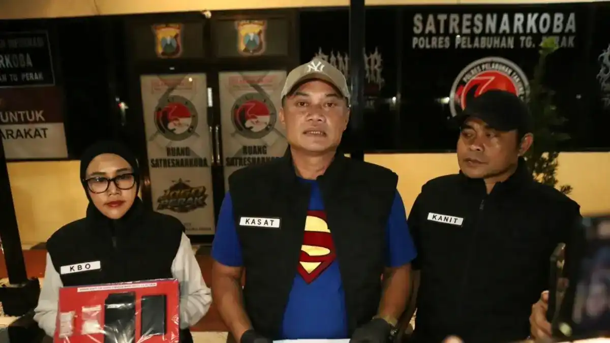 Penyelidikan Menemukan Sabu dalam Wadah Kacamata di Surabaya