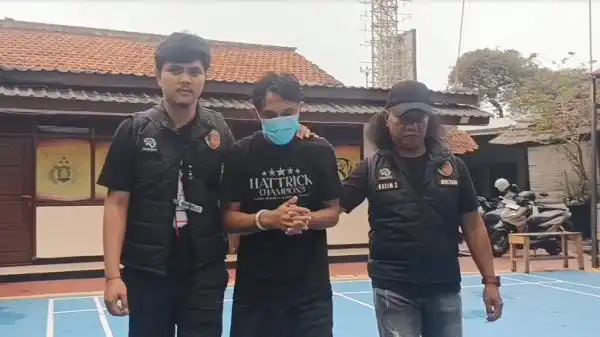 Pria di Garut Ditangkap Usai Memukul WNA Korsel dengan Ulekan