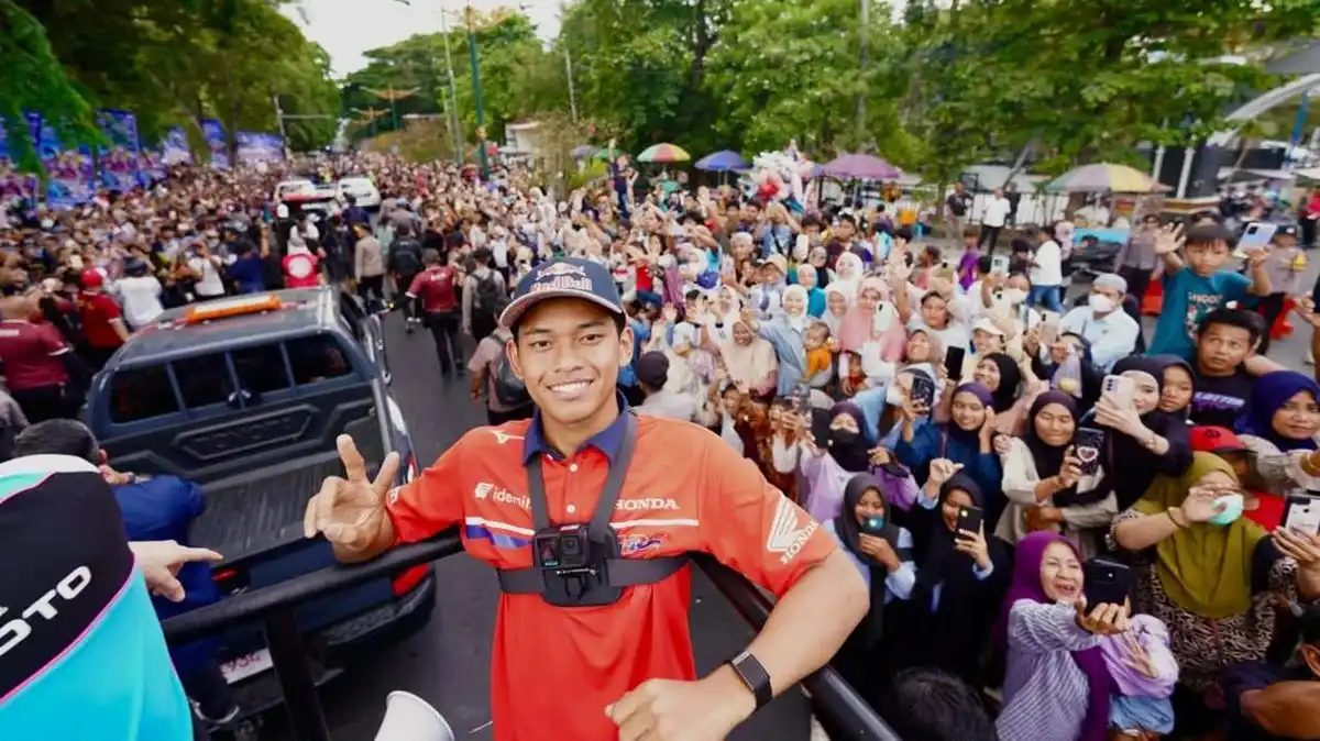 Parade Jelang MotoGP Mandalika 2026 Diikuti Veda Ega dan Marc Marquez