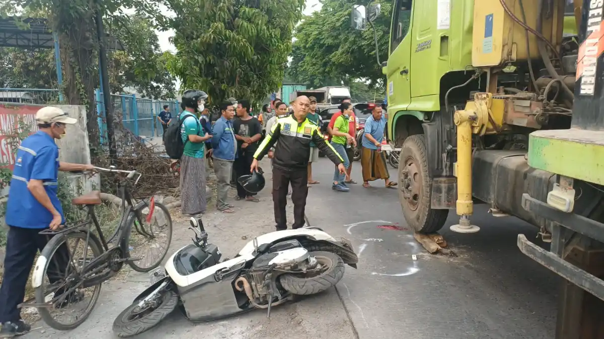 Perempuan Asal Jombang Terlibat Kecelakaan Saat Masuk ke Jalan Raya di Sidoarjo