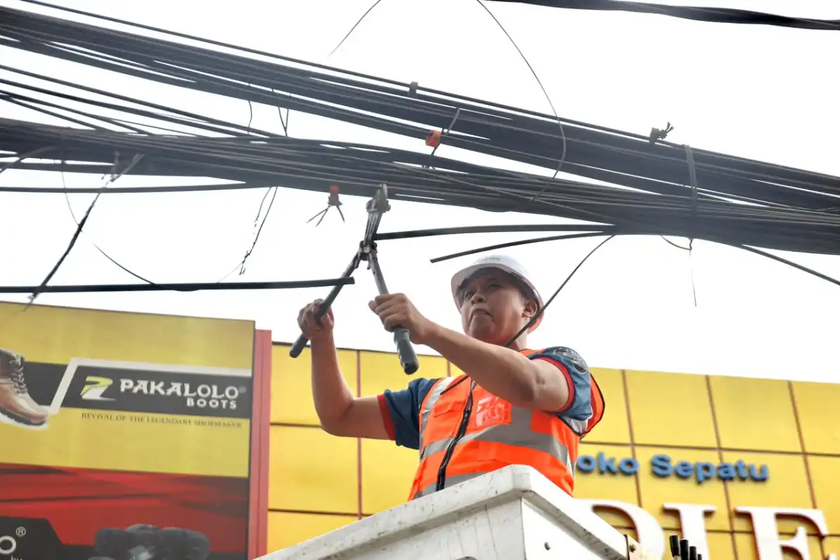 Setelah pengerjaan diawali di kawasan Bekasi Timur, saat ini pengerjaan tengah berlangsung di Jalan Ir