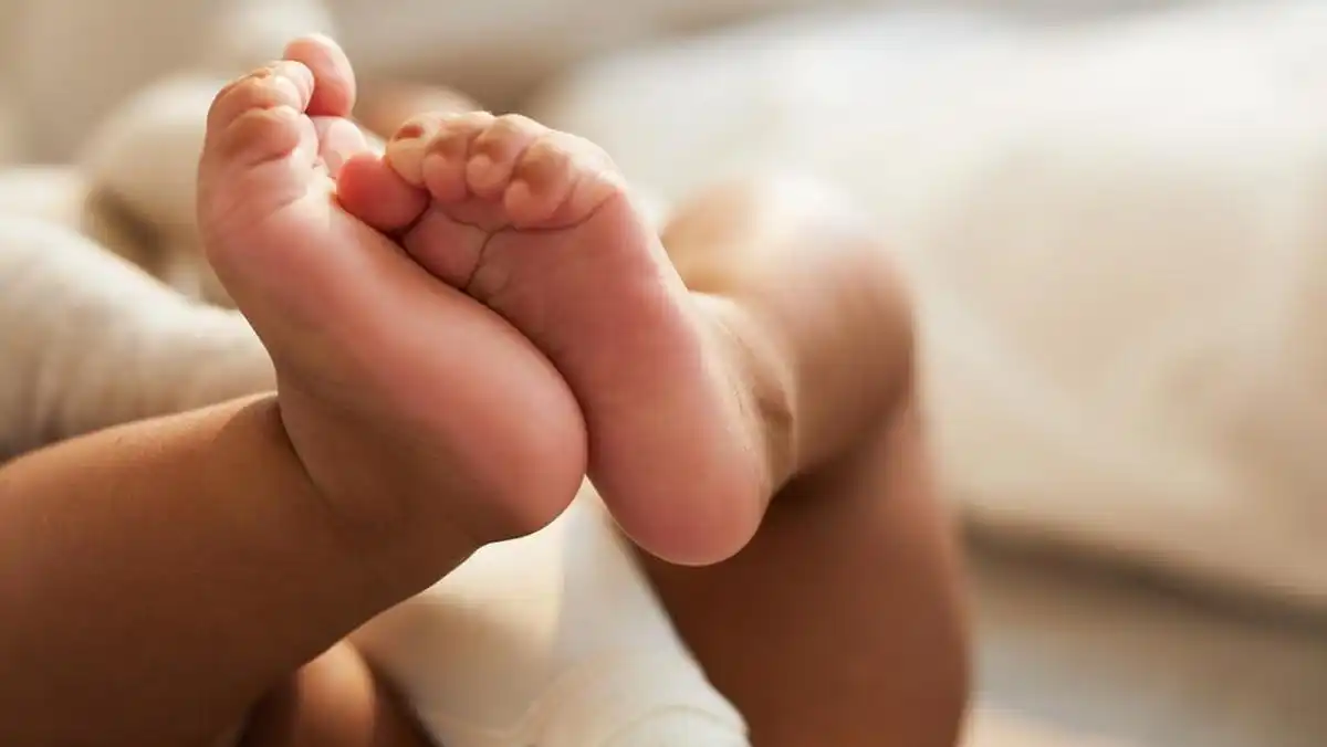Bayi Alena Kritis Usai Diduga Diberi Telur Mentah, Dokter Jelaskan Risikonya