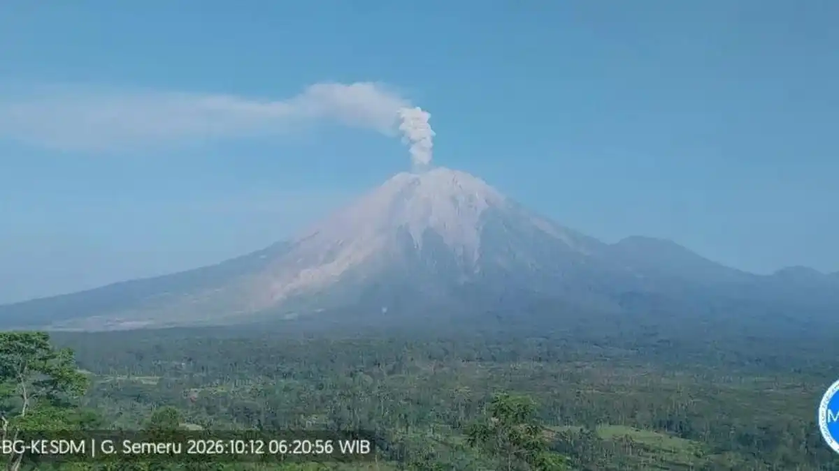 Aktivitas Semeru Meningkat, Tiga Erupsi Tercatat dalam Sehari