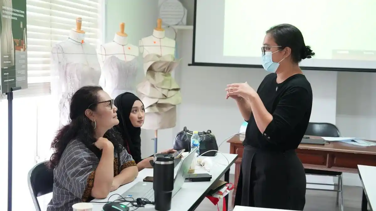 Pelindo Sinergi Lokaseva Perkuat Kapasitas UMK Fashion Lewat Fash-Up Local