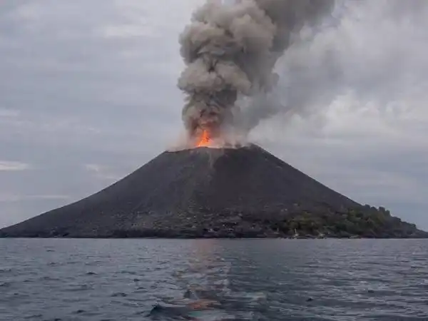 Pengawasan Gunung Anak Krakatau Diperketat Setelah Wisatawan Masuk Kawasan Terlarang