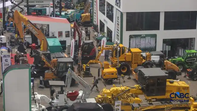 Pembiayaan Alat Berat Terhambat, OJK Soroti Peluang dari Proyek Energi Terbarukan