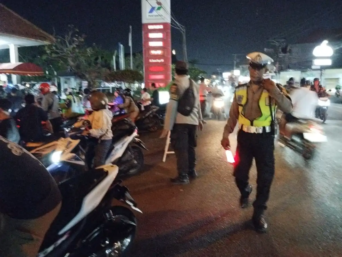 Antrean BBM Masih Terjadi, Gubernur Bali Membatalkan Rencana WFH dan Sekolah Daring