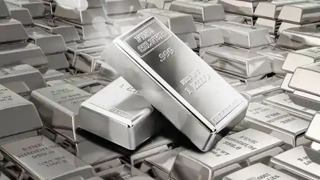 Tekanan Inflasi dan Prospek Suku Bunga Membebani Harga Perak