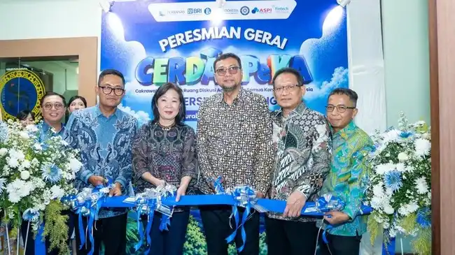 Gerai Cerdas PEKA Hadir di Unair untuk Perkuat Literasi Keuangan Digital