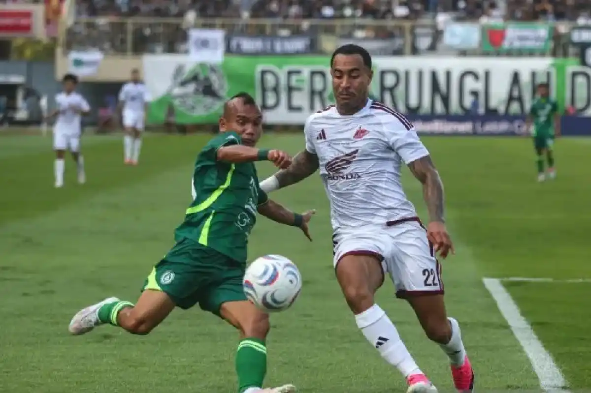 PSS Sleman Siap Hadapi Persebaya, Pieter Huistra Soroti Kekuatan Kedua Tim