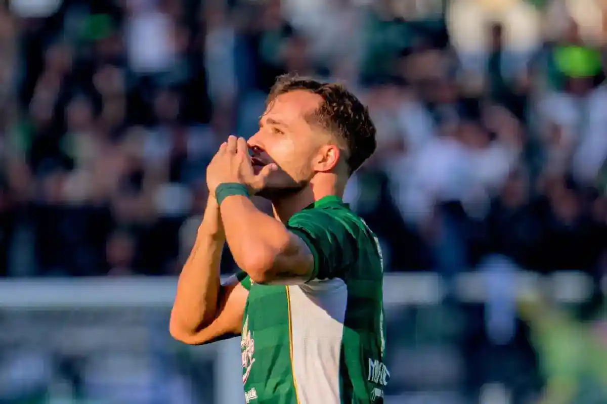 Brace Perdana Miguel Pereira Diwarnai Hasil Imbang Persebaya